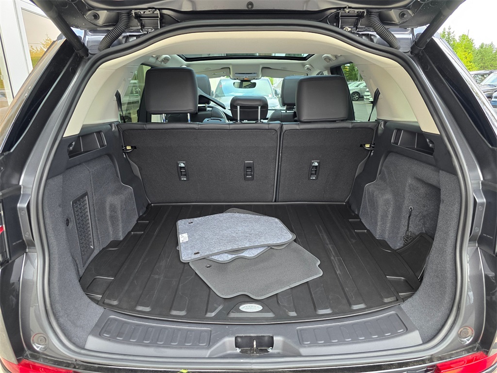 2025 Land Rover Discovery Sport S photo 25