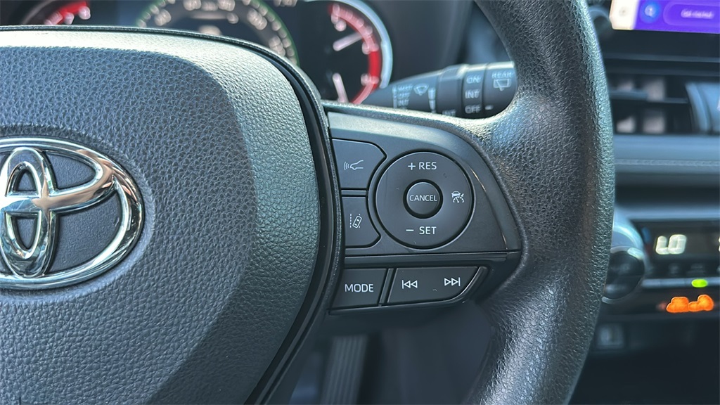 2023 Toyota RAV4 XLE photo 17