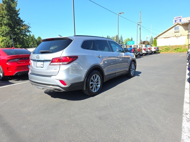 2017 Hyundai Santa Fe SE photo 3