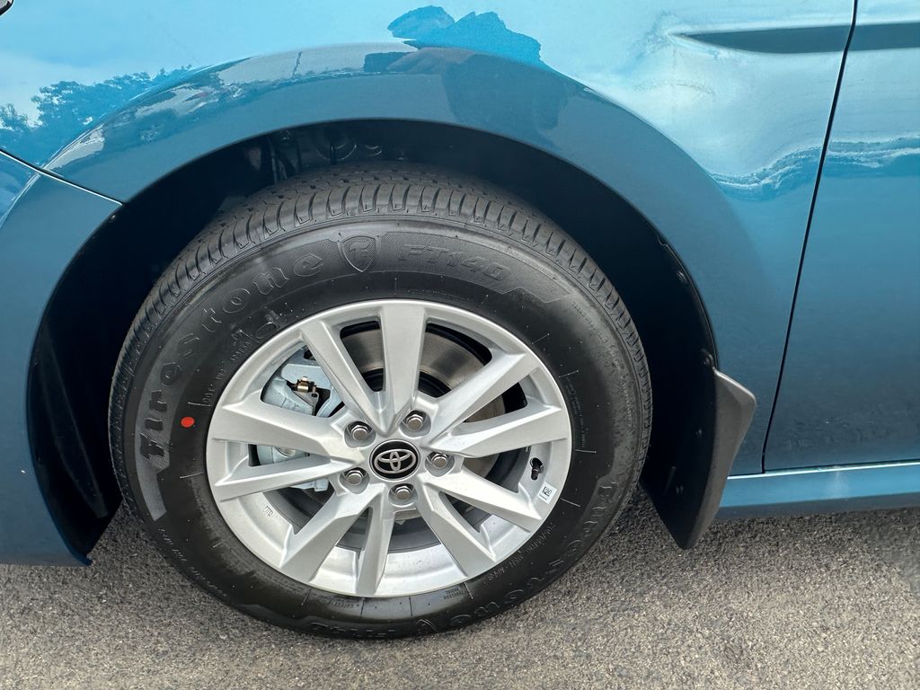2026 Toyota Camry SE photo 12