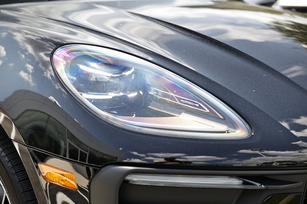 2024 Porsche Macan T photo 18