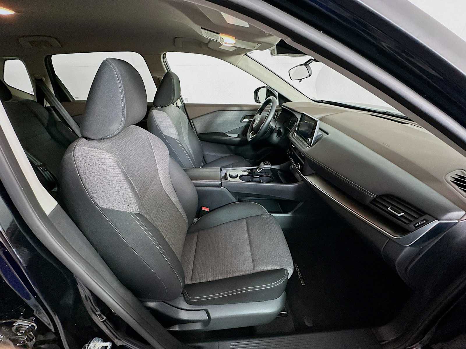 2023 Nissan Rogue SV photo 26