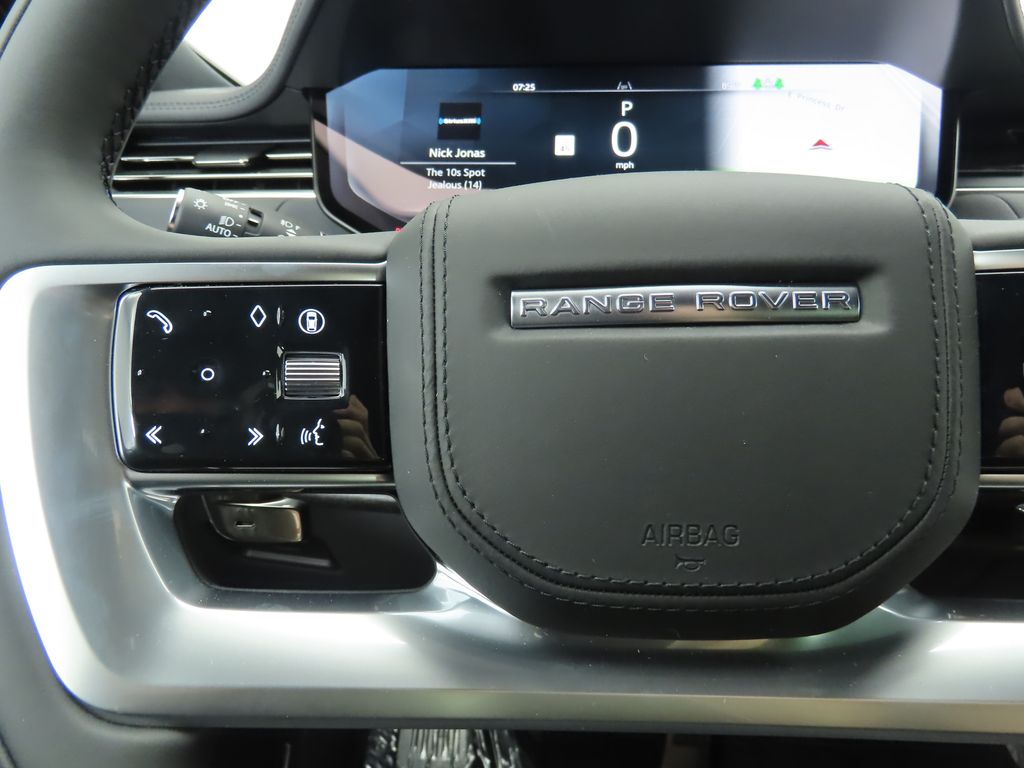 2025 Land Rover Range Rover SE photo 12