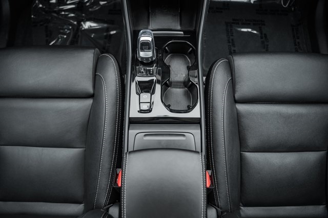 2024 Volvo XC40 Plus photo 21