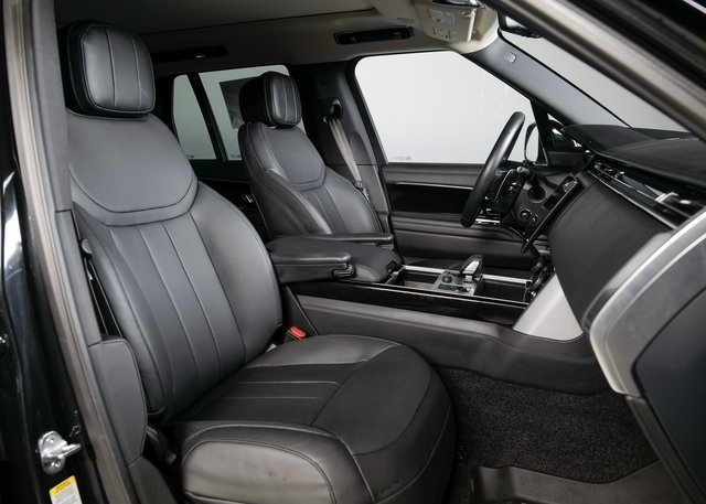 2023 Land Rover Range Rover SE photo 2