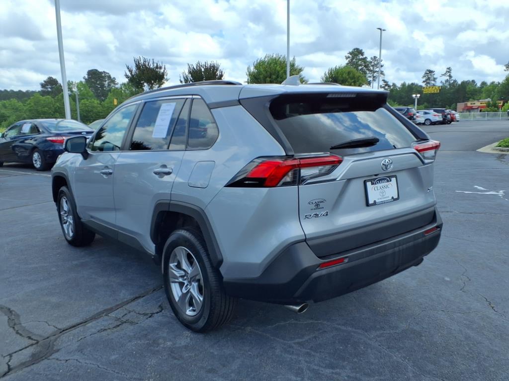 2024 Toyota RAV4 XLE photo 3