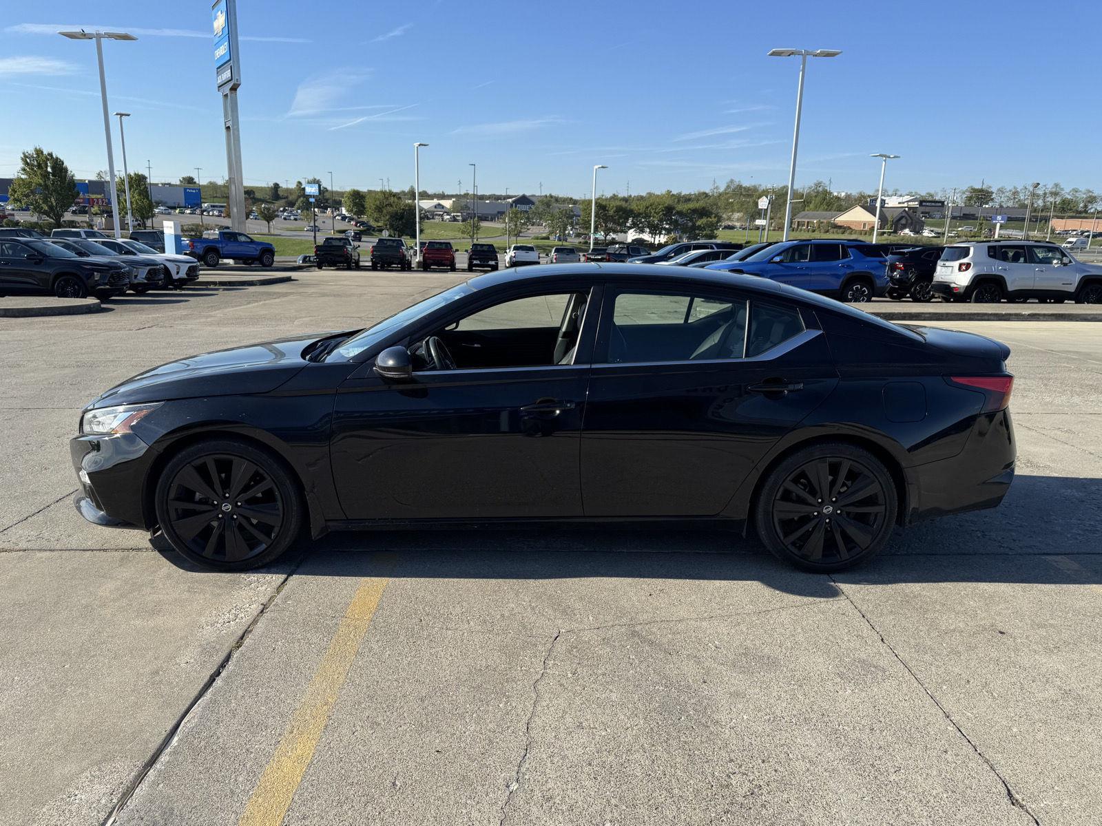 2022 Nissan Altima 2.5 SR photo 32