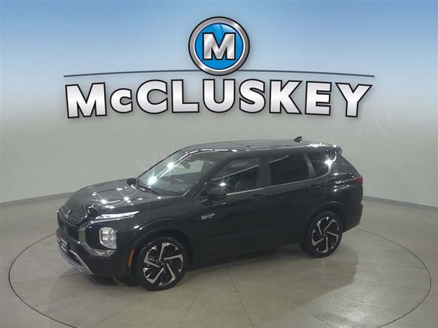 2023 Mitsubishi Outlander Plug-In Hybrid SE's photo
