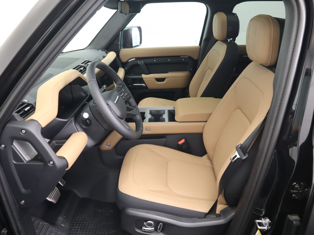 2025 Land Rover Defender 130 X photo 13