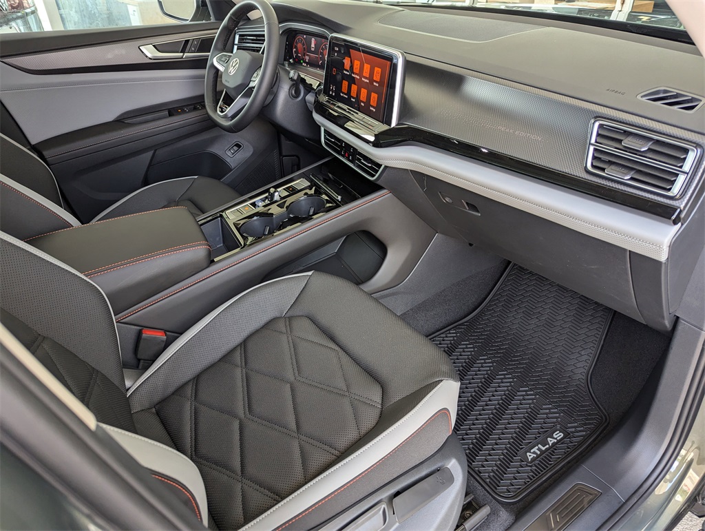 2025 Volkswagen Atlas SE Technology Peak Edition photo 35