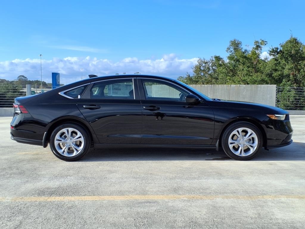2025 Honda Accord LX photo 8