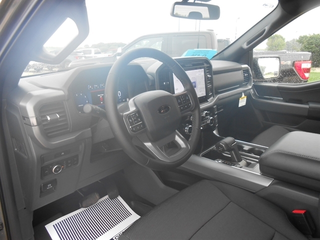 2025 Ford F-150 XLT photo 3