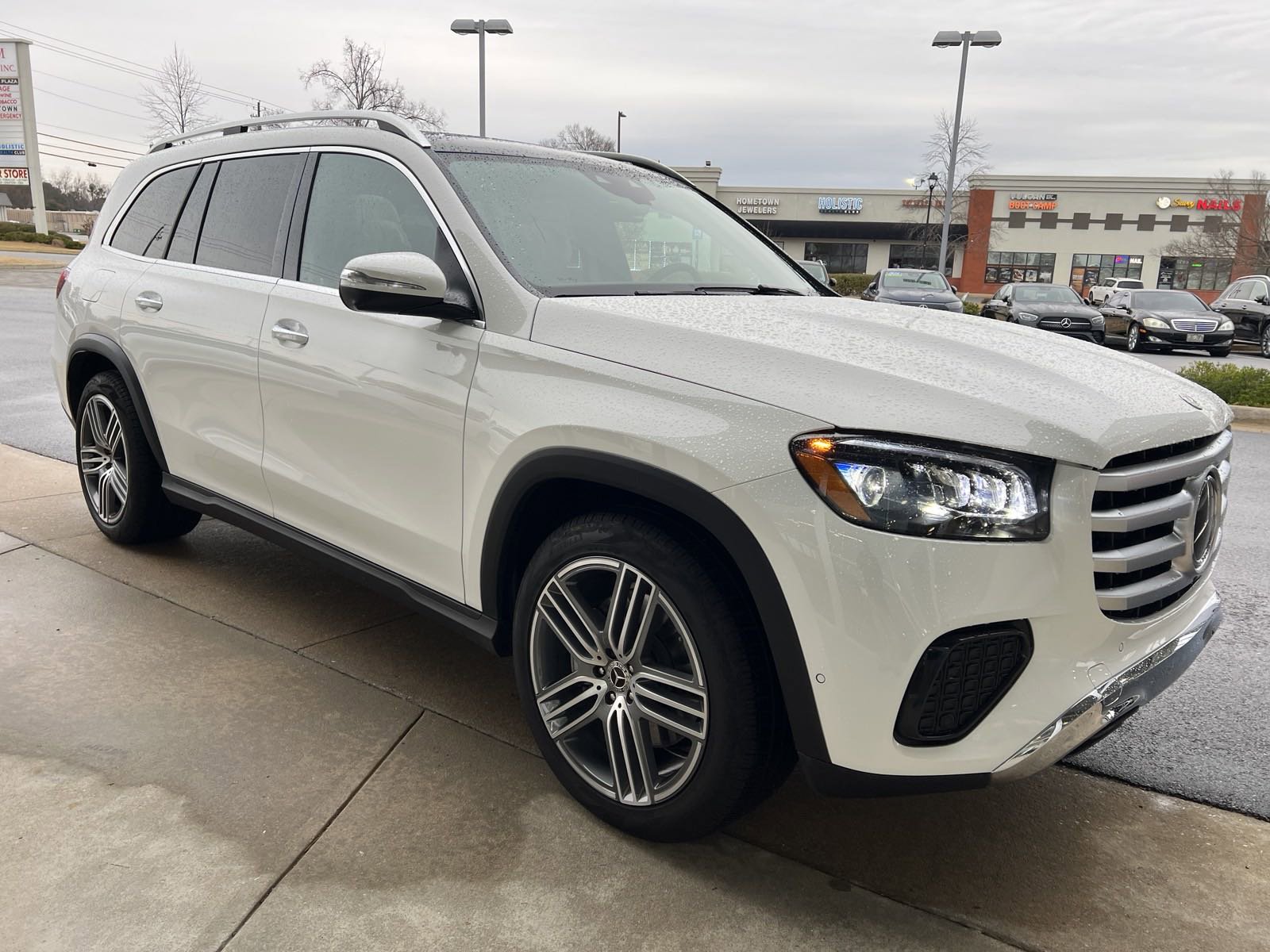 2025 Mercedes Benz GLS 450 photo 4