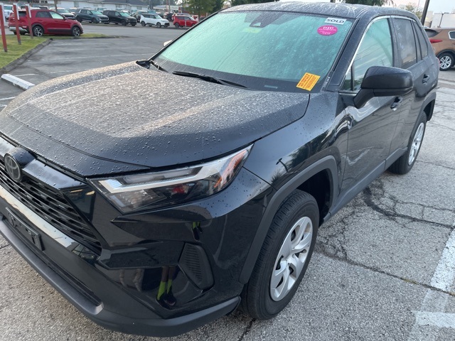 2024 Toyota RAV4 LE photo 4
