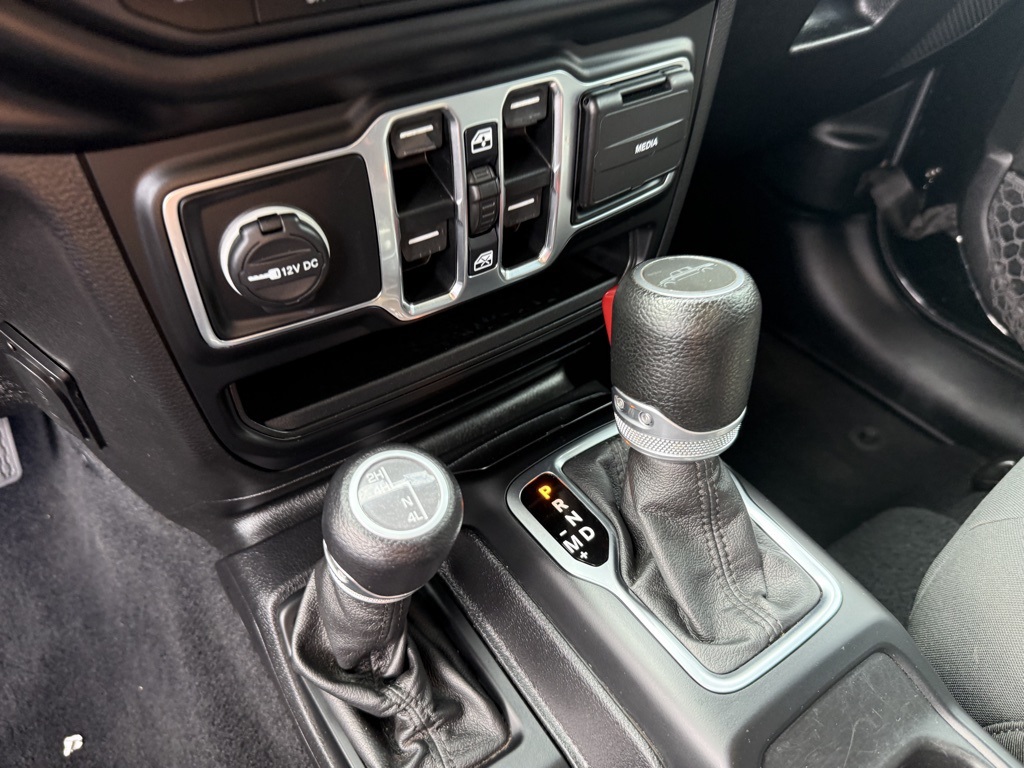 2021 Jeep Gladiator Willys photo 12