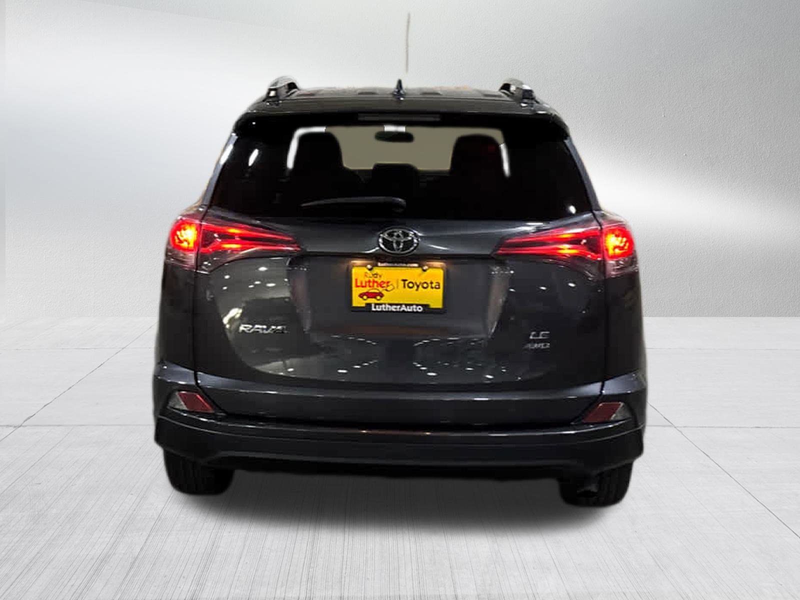 2016 Toyota RAV4 LE photo 3