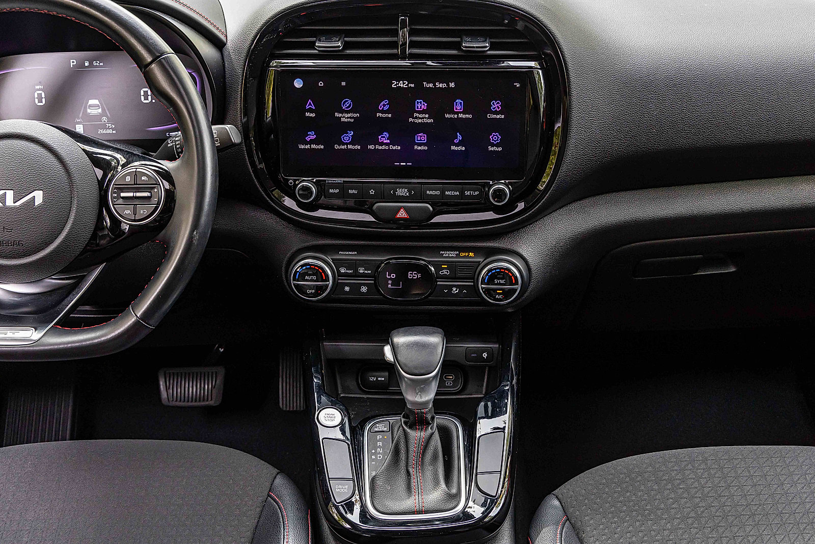 2023 Kia Soul GT-Line photo 11