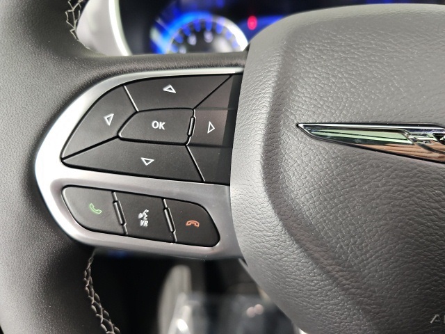 2026 Chrysler Pacifica photo 18