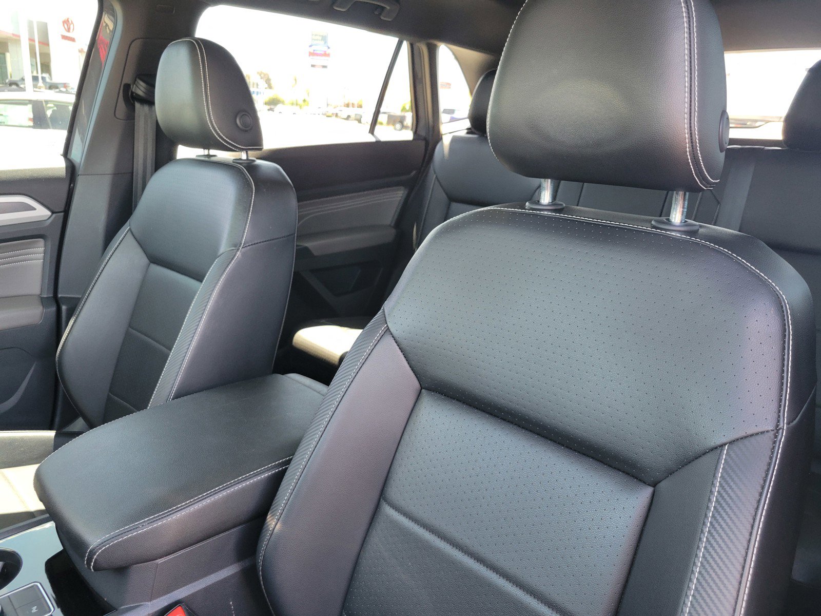 2022 Volkswagen Atlas Cross Sport SEL R-Line photo 15