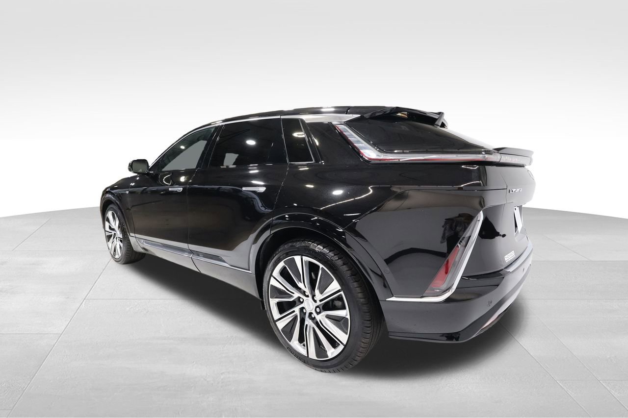 2024 Cadillac Lyriq photo 2