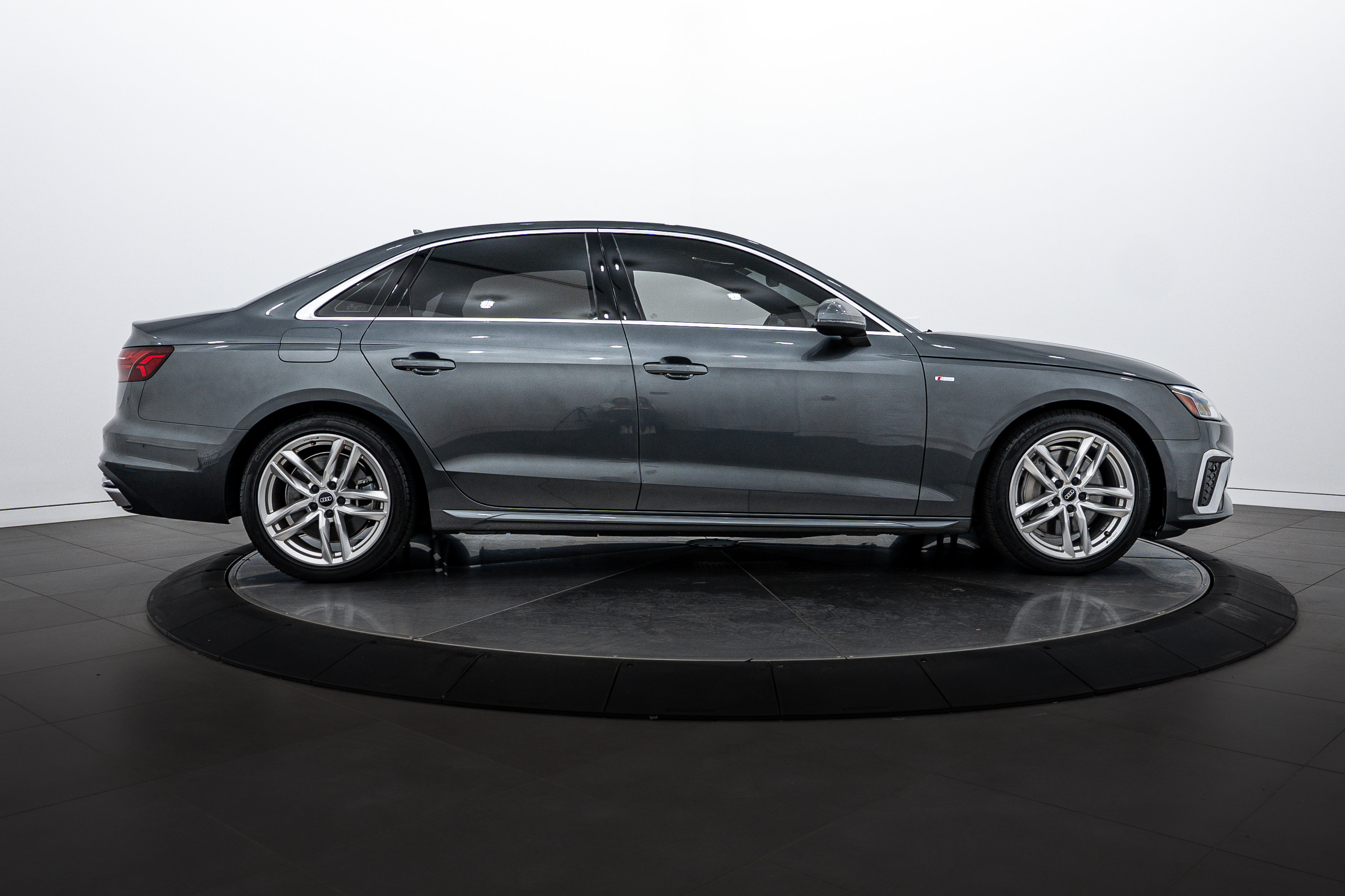 2020 Audi A4 Quattro Premium Plus photo 3