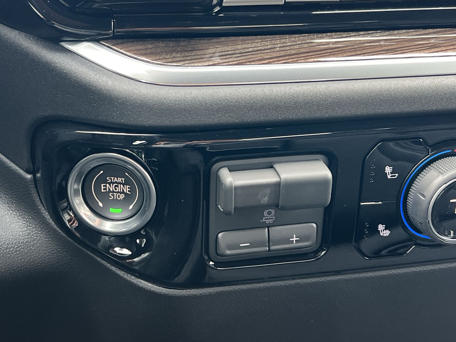 2026 Chevrolet Silverado 1500 RST photo 14