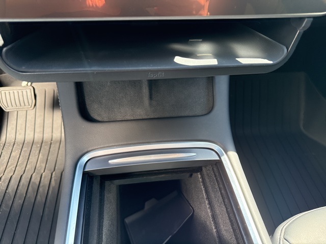 2024 Tesla Model Y Long Range photo 17