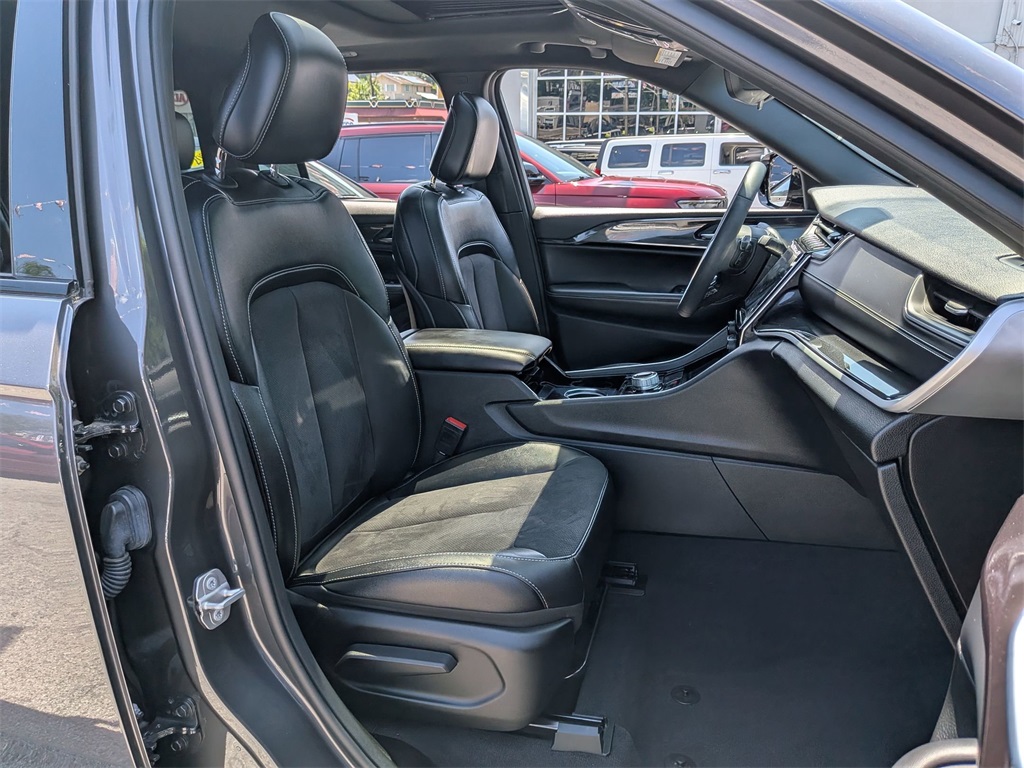 2023 Jeep Grand Cherokee Altitude photo 24