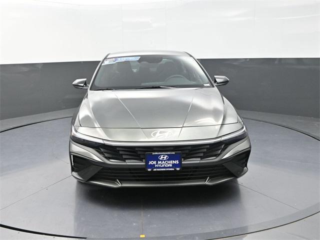 2025 Hyundai Elantra Hybrid SEL Sport photo 3