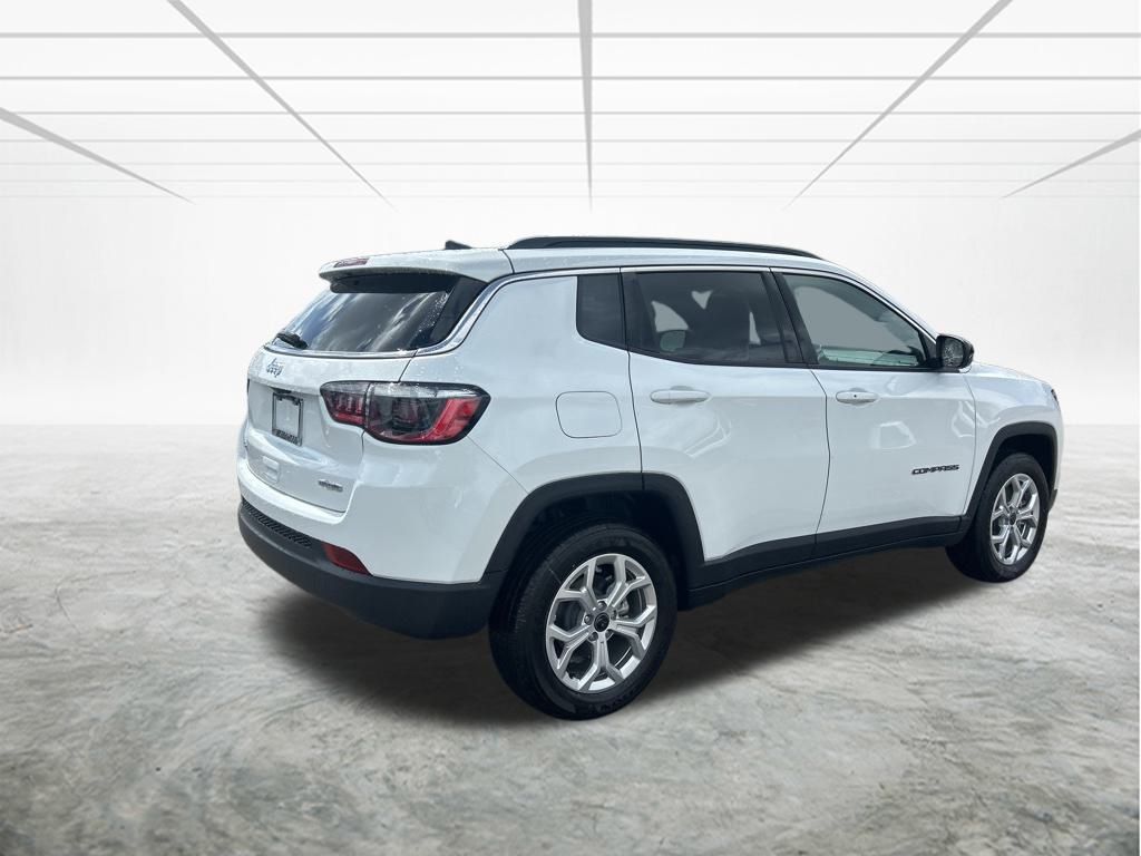 2025 Jeep Compass Latitude photo 2