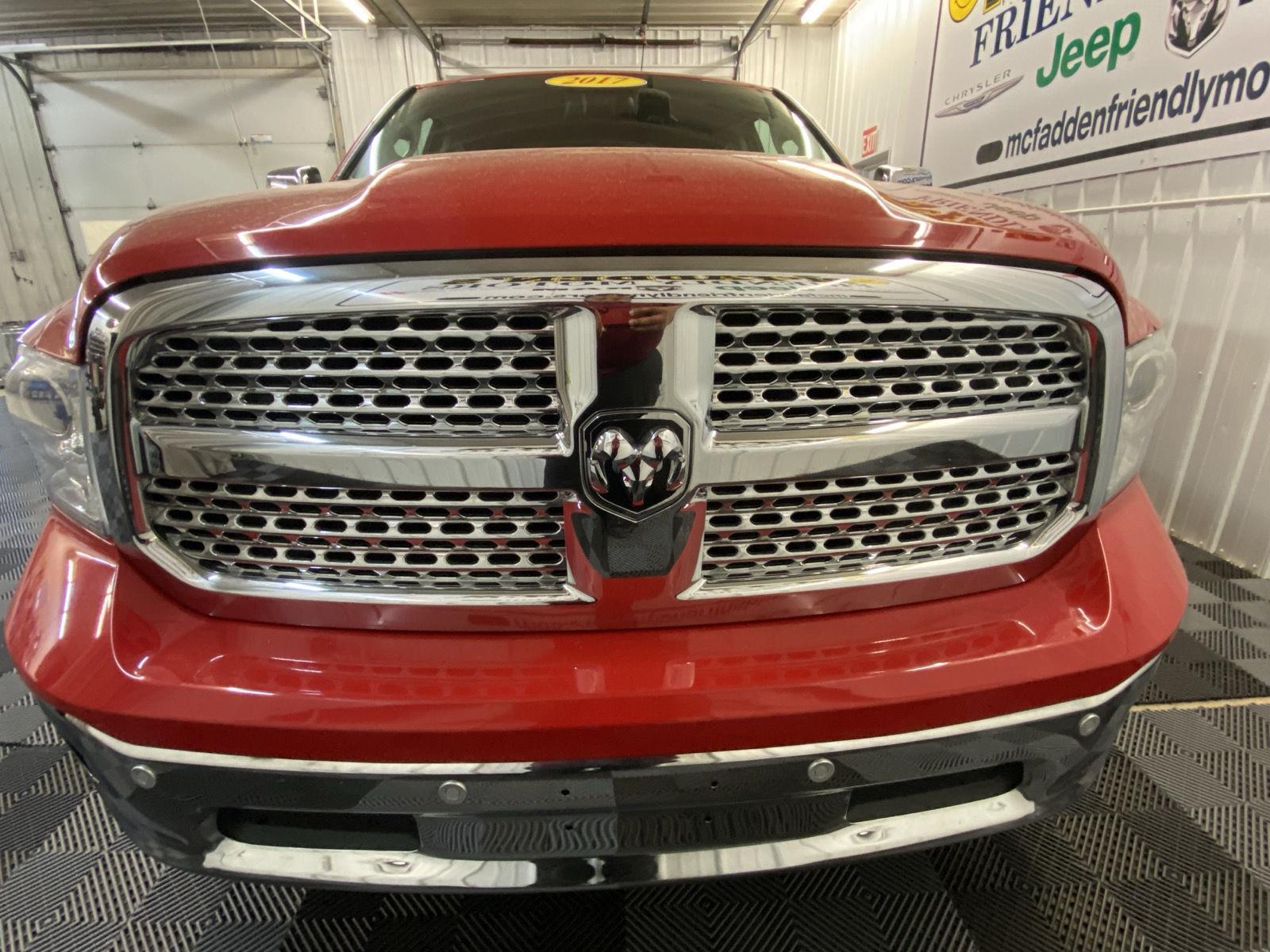 2017 Ram 1500 Laramie photo 4