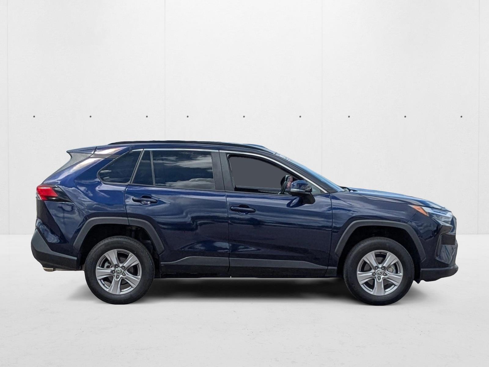2022 Toyota RAV4 XLE photo 3