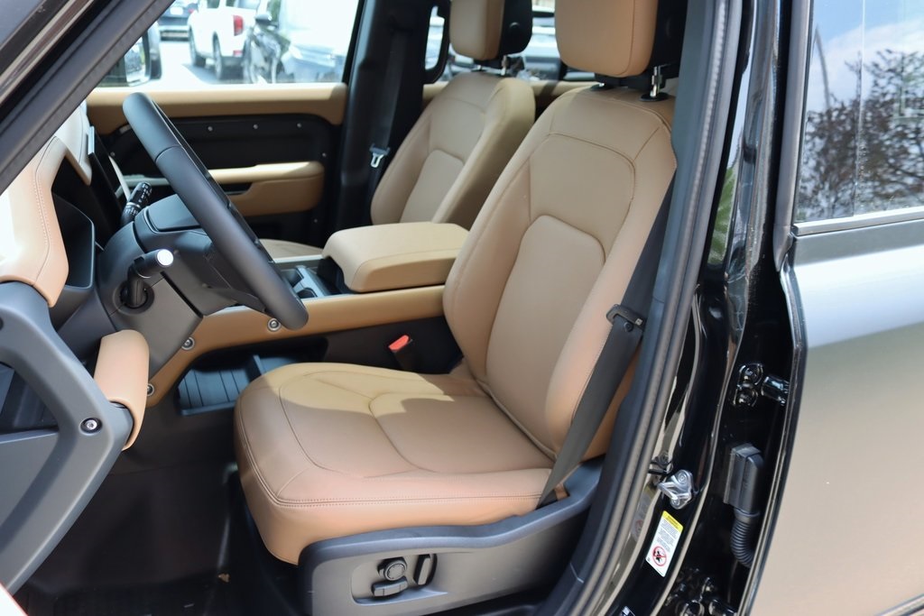 2025 Land Rover Defender 110 X-Dynamic SE photo 11