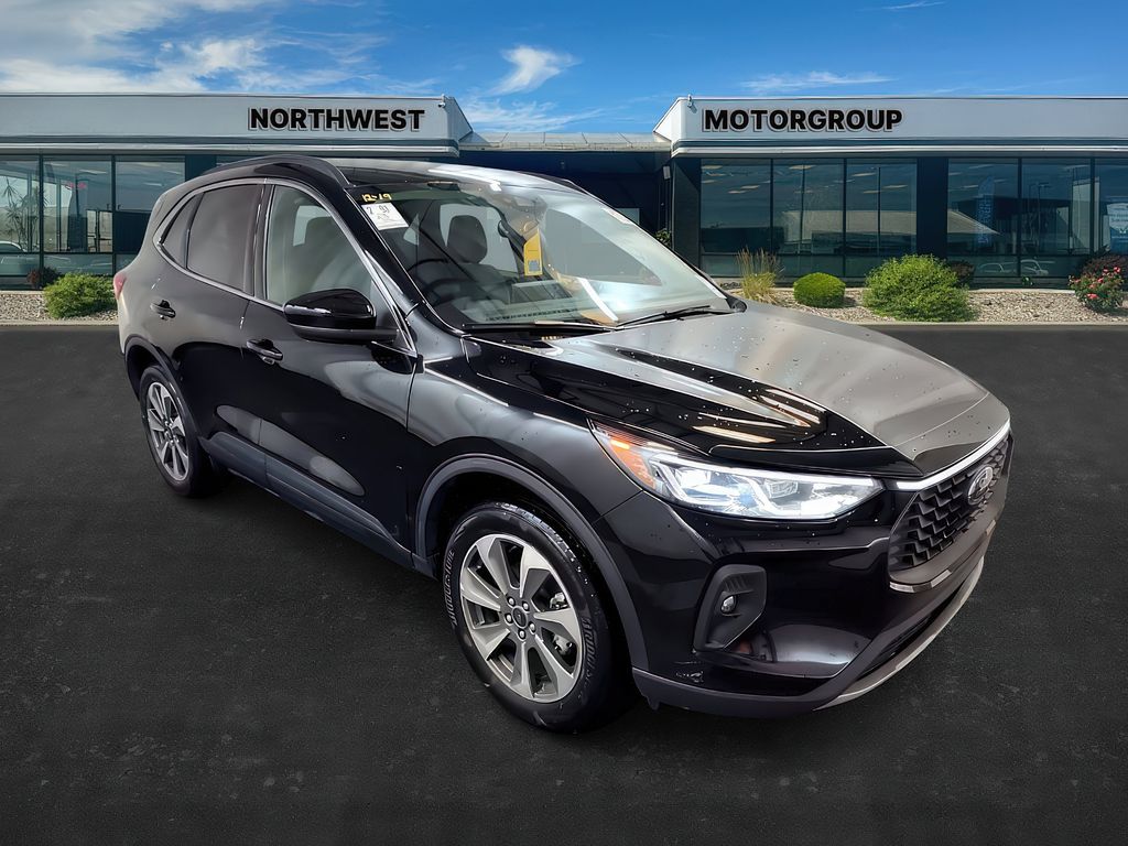 2025 Ford Escape Platinum's photo