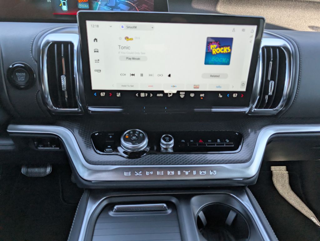 2025 Ford Expedition Platinum photo 8