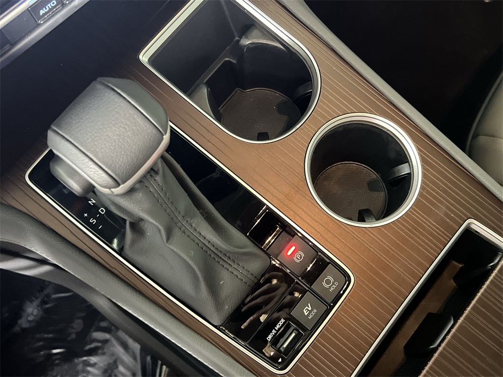 2024 Toyota Sienna XLE photo 18