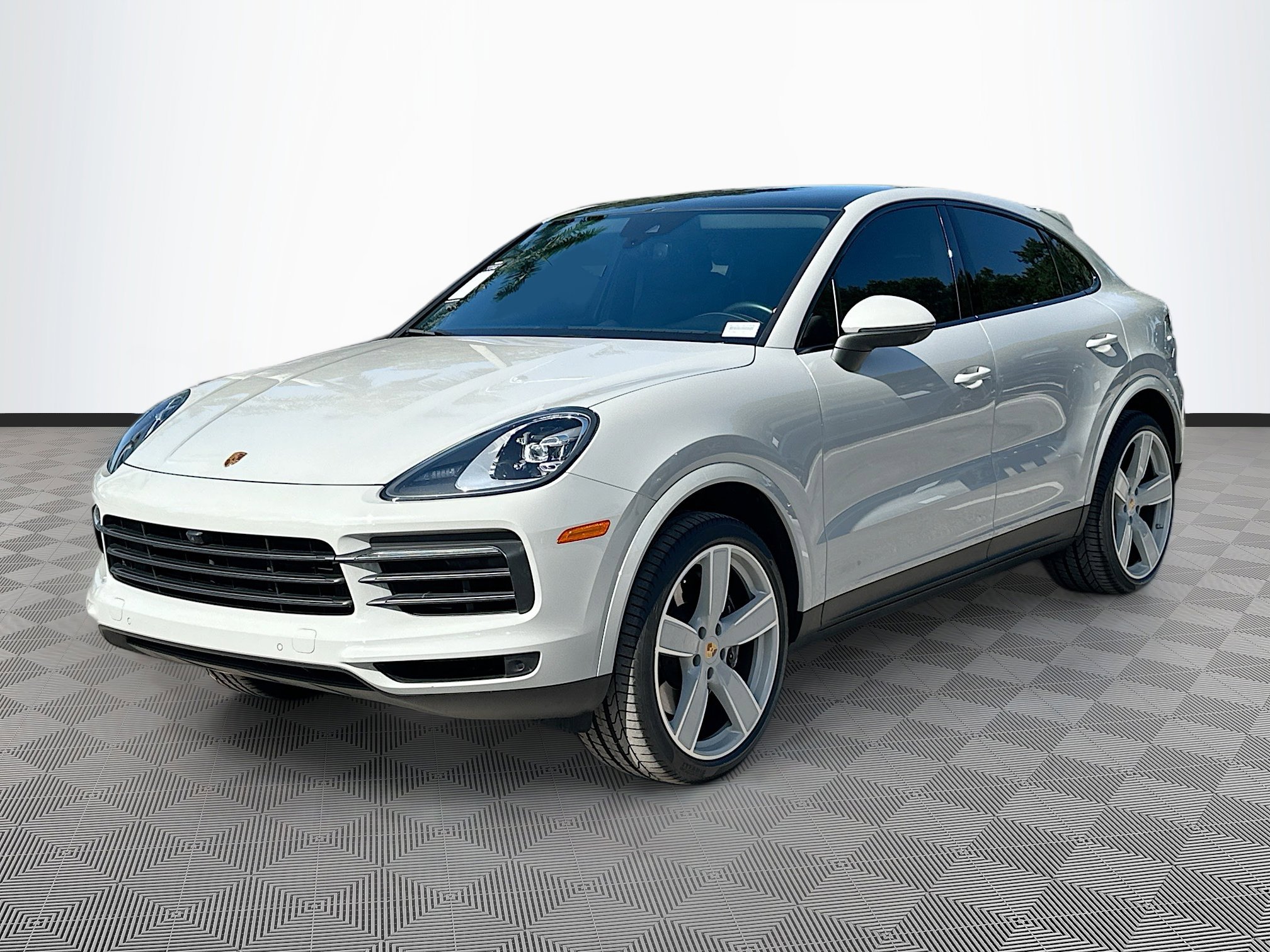 2022 Porsche Cayenne Platinum Edition photo 3
