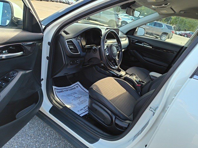 2023 Kia Seltos S photo 11