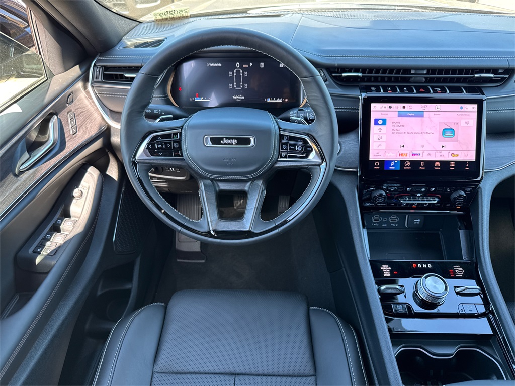 2025 Jeep Grand Cherokee Overland photo 19