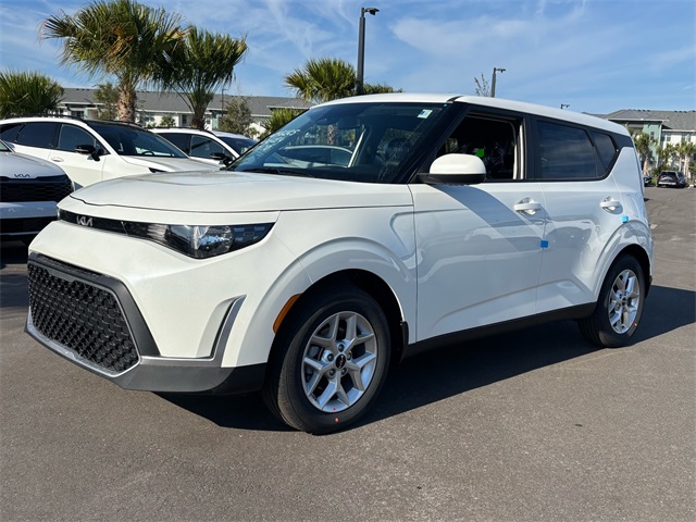 2025 Kia Soul LX S photo 3