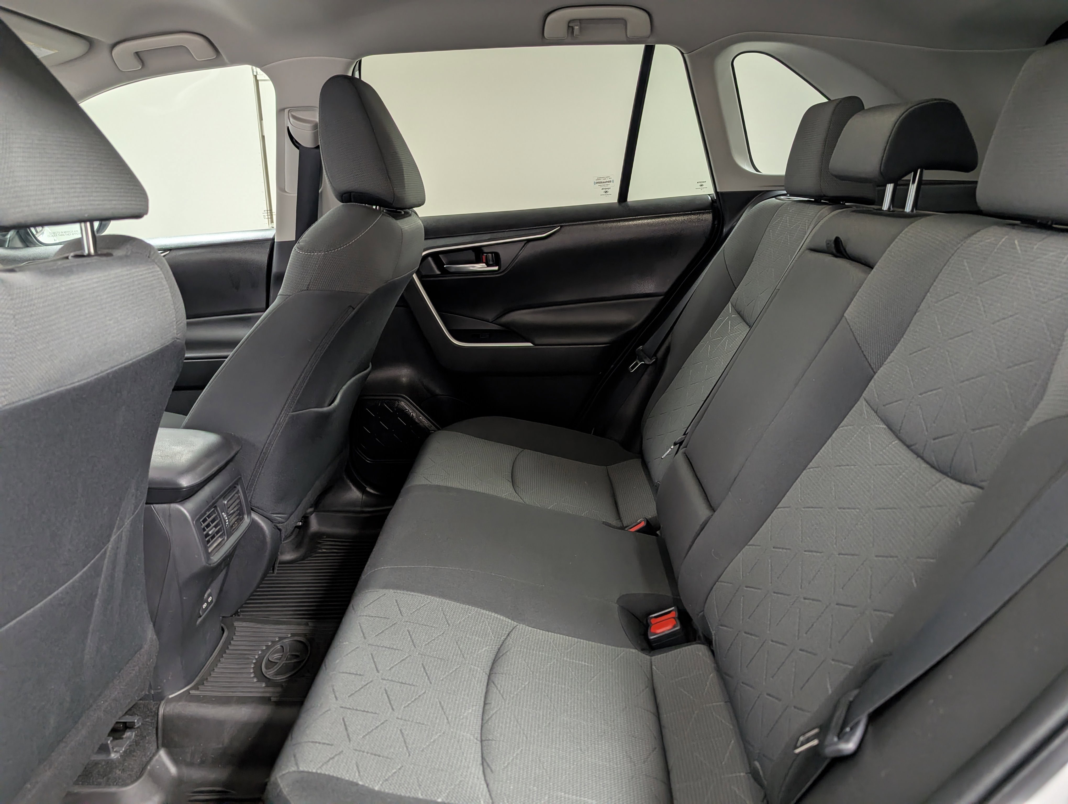 2022 Toyota RAV4 Hybrid XLE photo 3