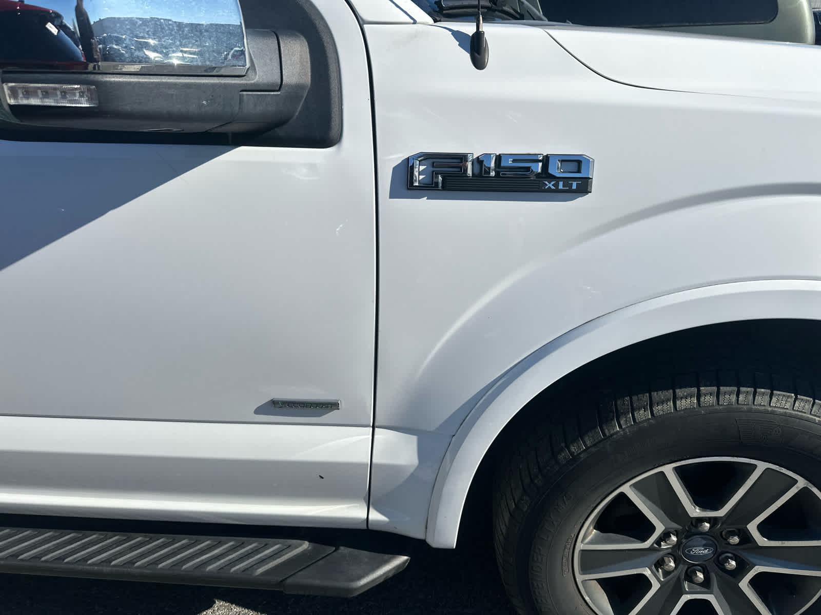 2015 Ford F-150 XLT photo 3