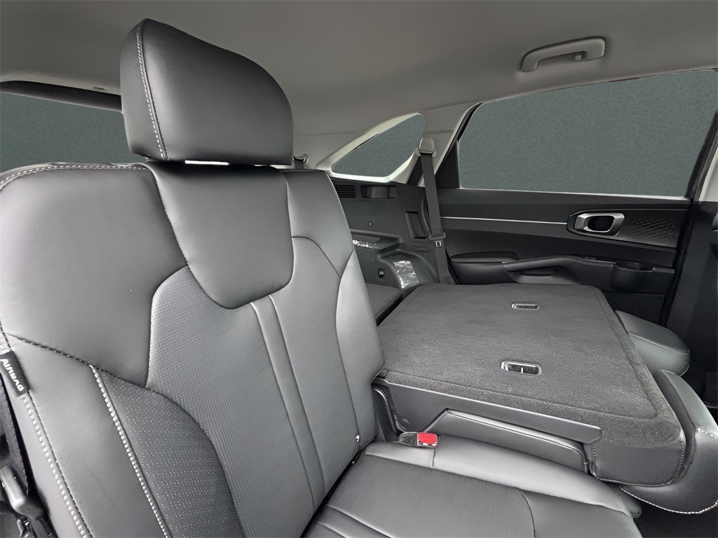 2025 Kia Sorento S photo 17