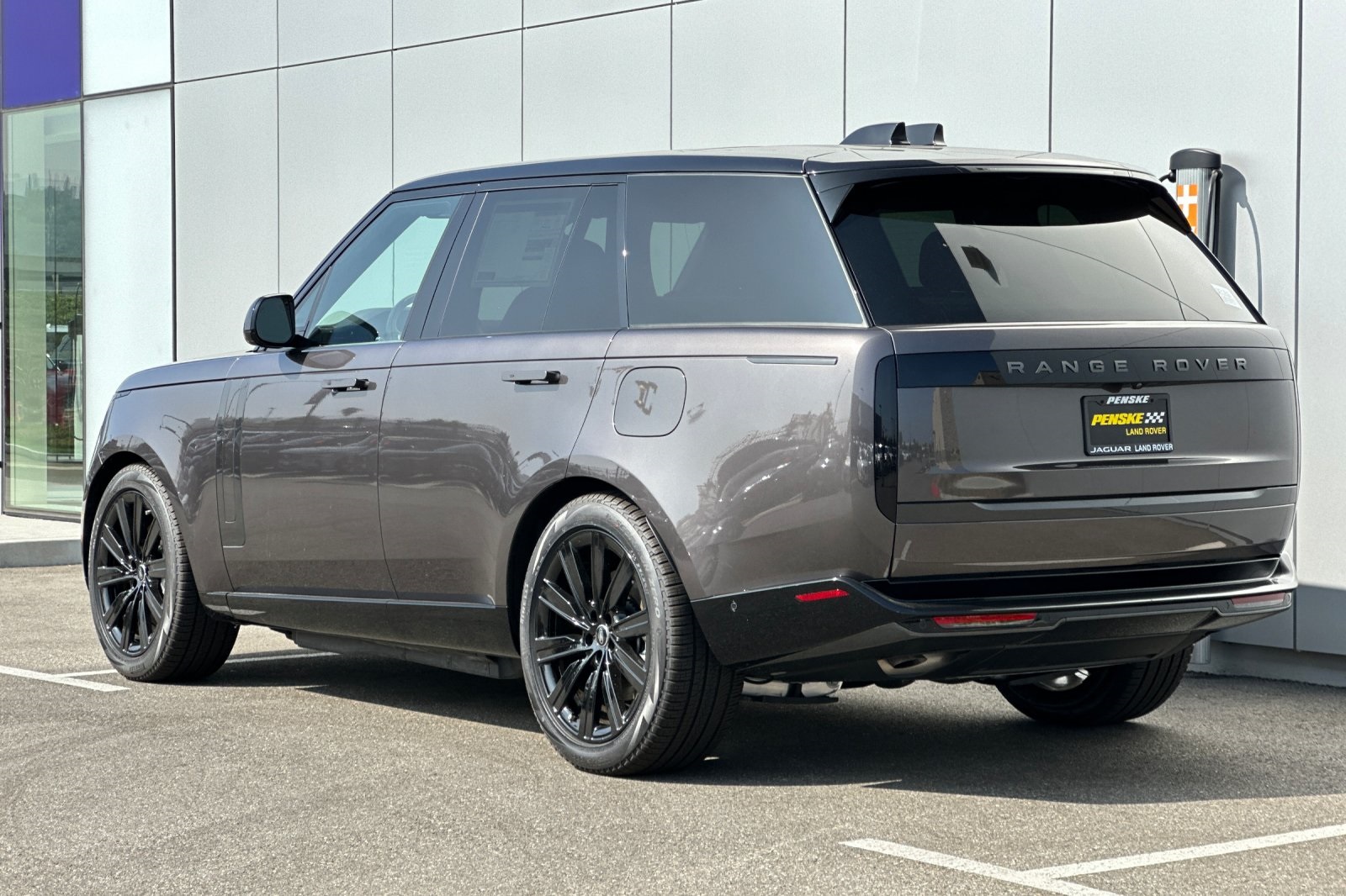 2025 Land Rover Range Rover SE photo 2