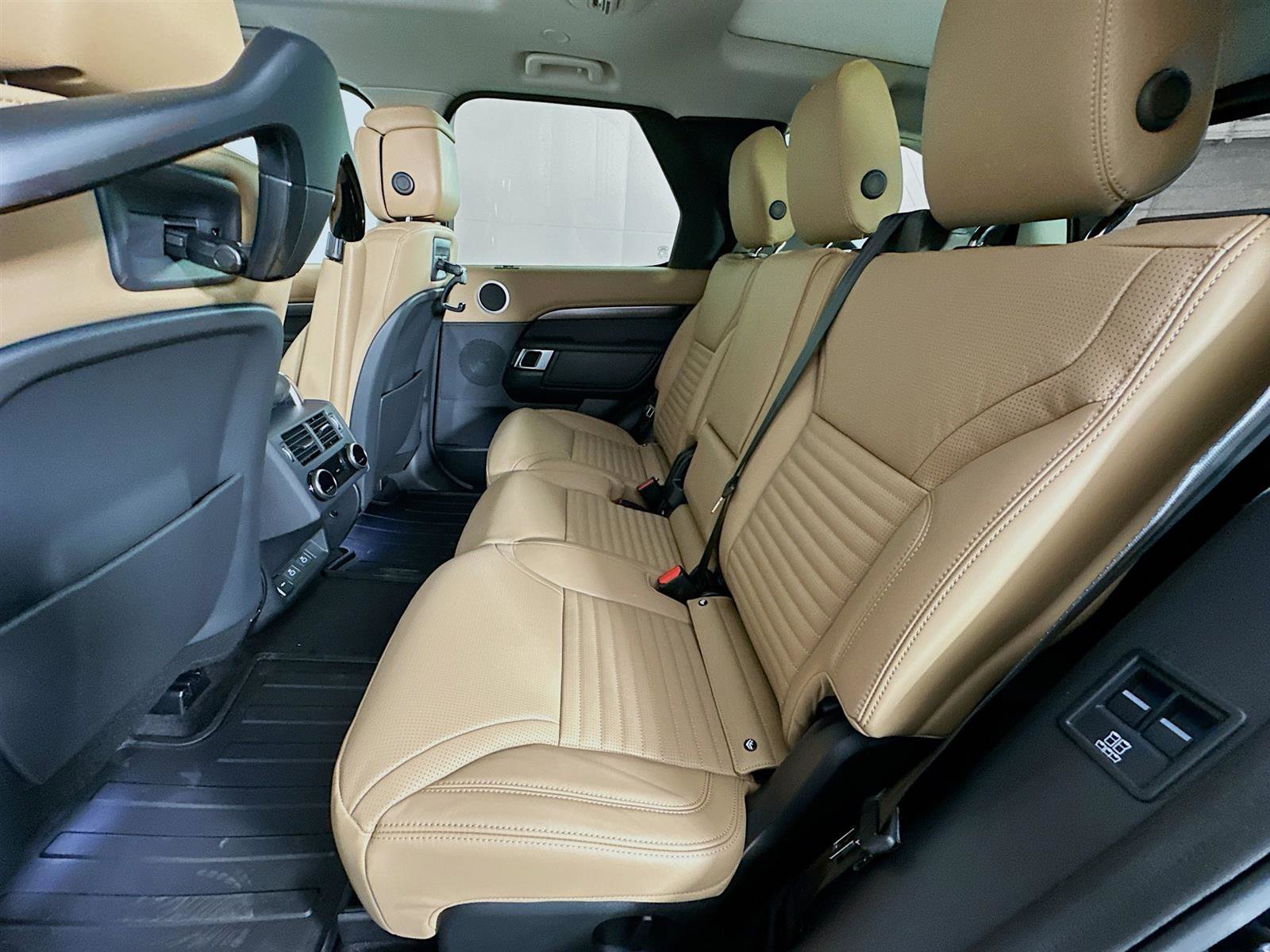 2025 Land Rover Discovery Metropolitan Edition photo 22