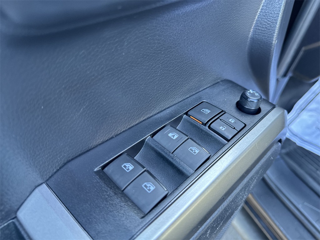2022 Toyota Tacoma SR5 photo 19