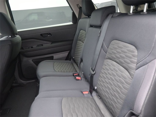 2025 Nissan Pathfinder S photo 10
