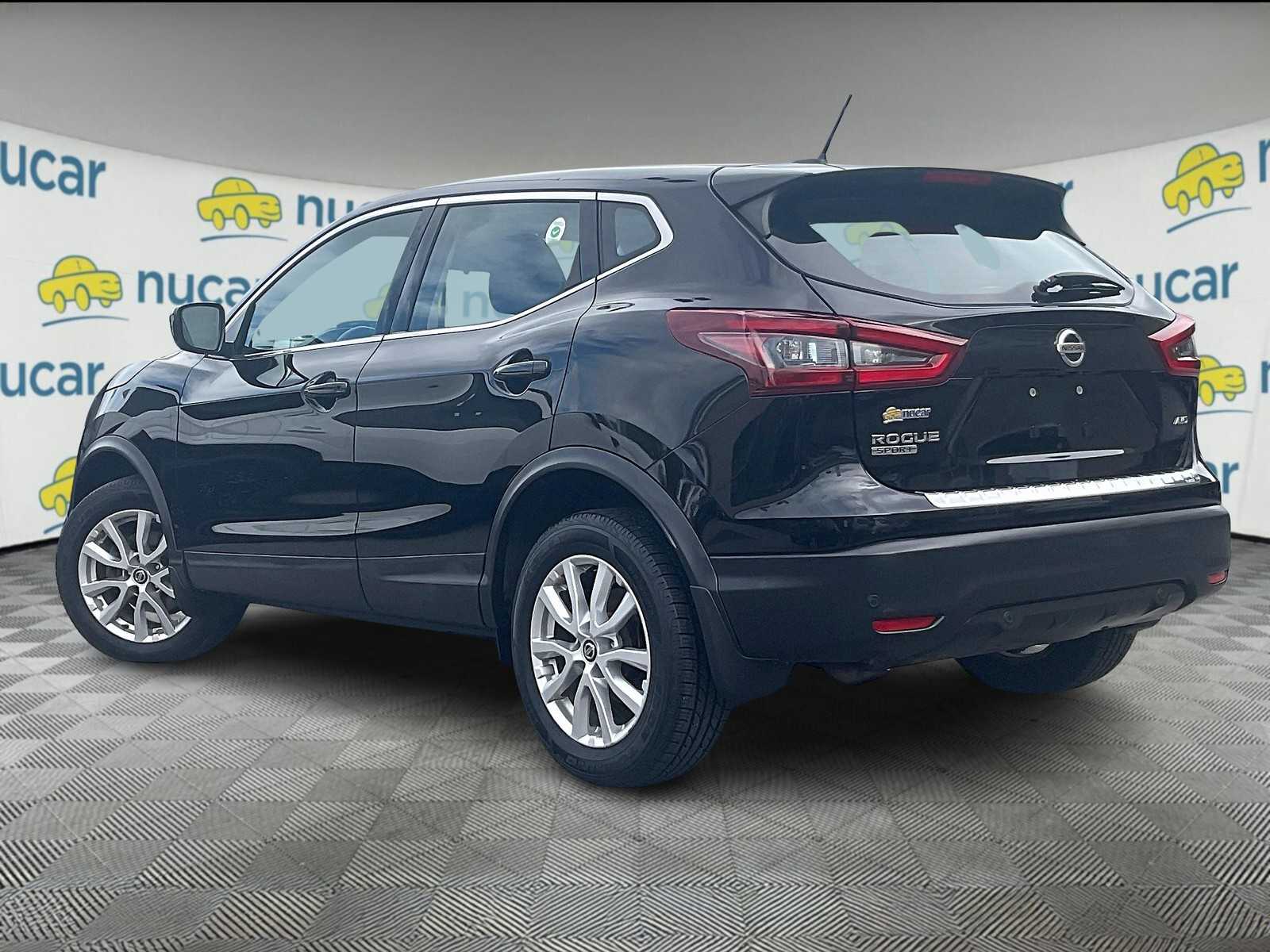 2020 Nissan Rogue Sport S photo 2
