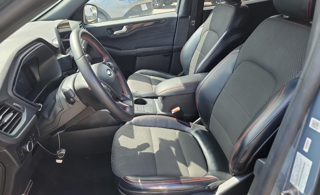 2023 Ford Escape ST-Line photo 4