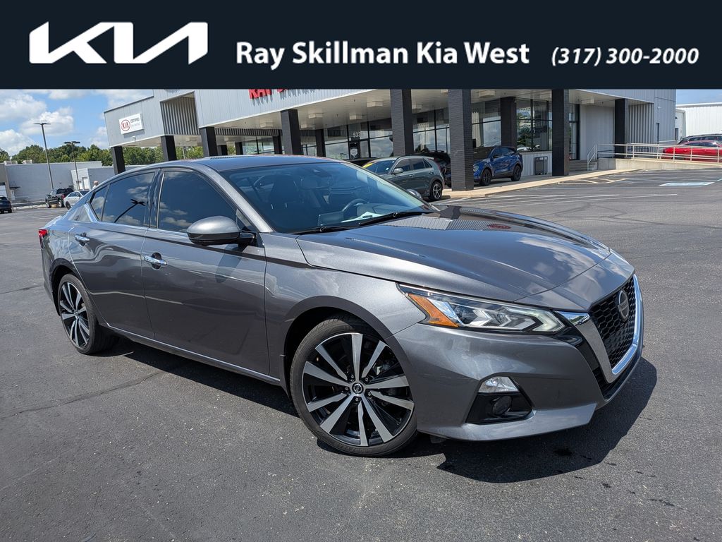 2021 Nissan Altima Platinum's photo